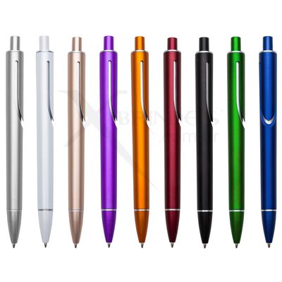 Conheça o Brinde CANETA PLÁSTICA COM DESIGN MODERNO E ELEGANTE COM CARGA AZUL X13690