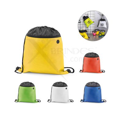 Conheça o Brinde MOCHILA TIPO SACO COM BOLSO NA FRENTE E ABERTURA PRA FONE X92912