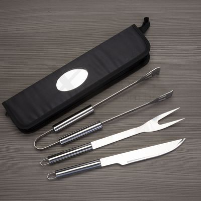 Kit churrasco 3 peças em estojo de nylon com alça.