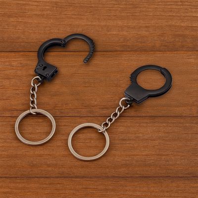 Chaveiro em metal com formato de algema ajustável X08337